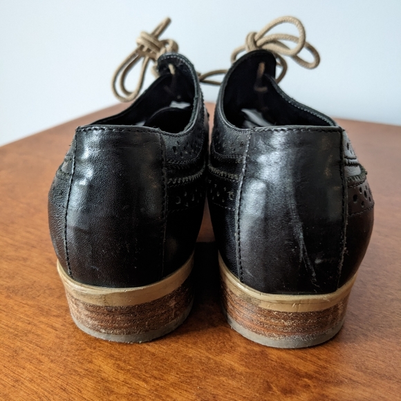 Black leather oxfords - Picture 2 of 4